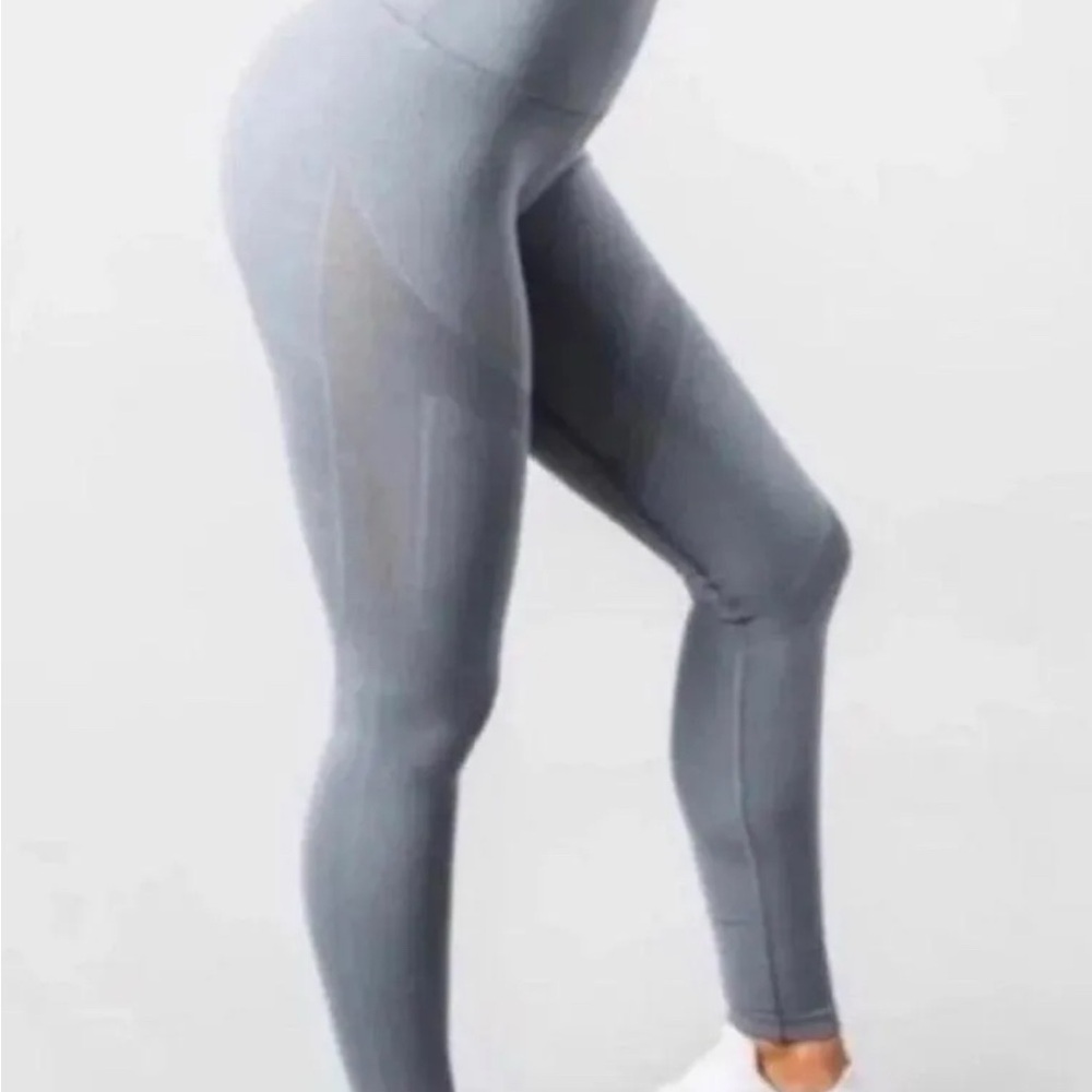Alphalete Aero leggings, light grey size medium.
